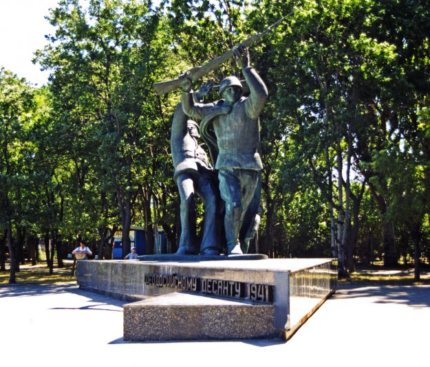 Памятник воинам десанта