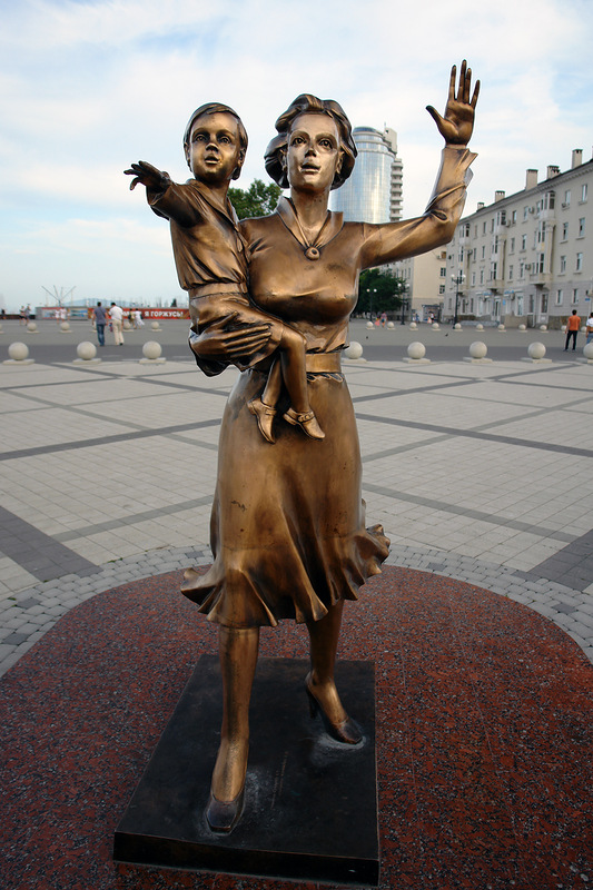 Памятник Жене моряка