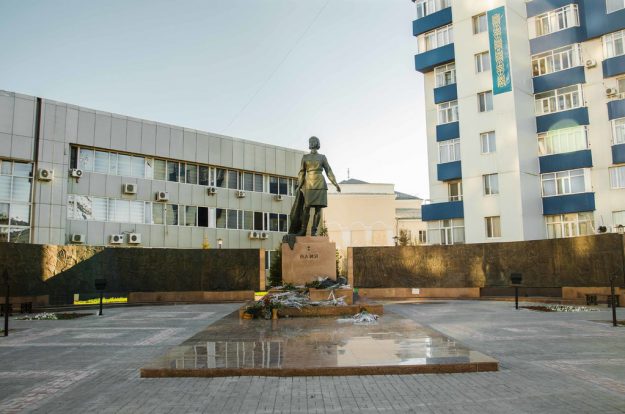 Памятник Алие Молдагуловой