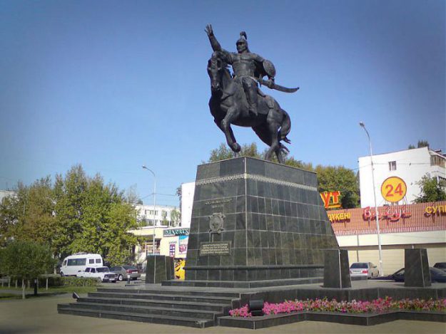 Памятник Богенбай Батыру